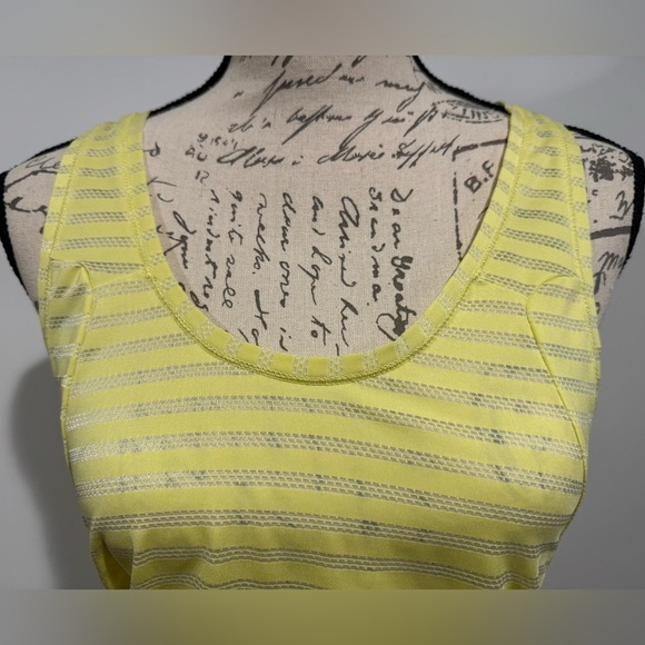 ZYIA Active Nimbus Split Back Athletic Tank Lemon Yellow Size Medium - Picture 3 of 8